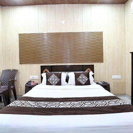 Oyo 8105 Royale Guest House Ludhiana Buitenkant foto