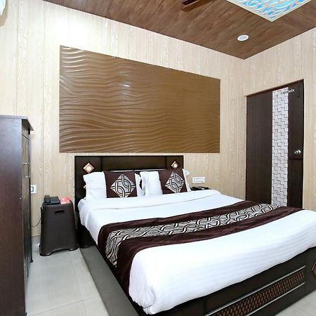 Oyo 8105 Royale Guest House Ludhiana Buitenkant foto