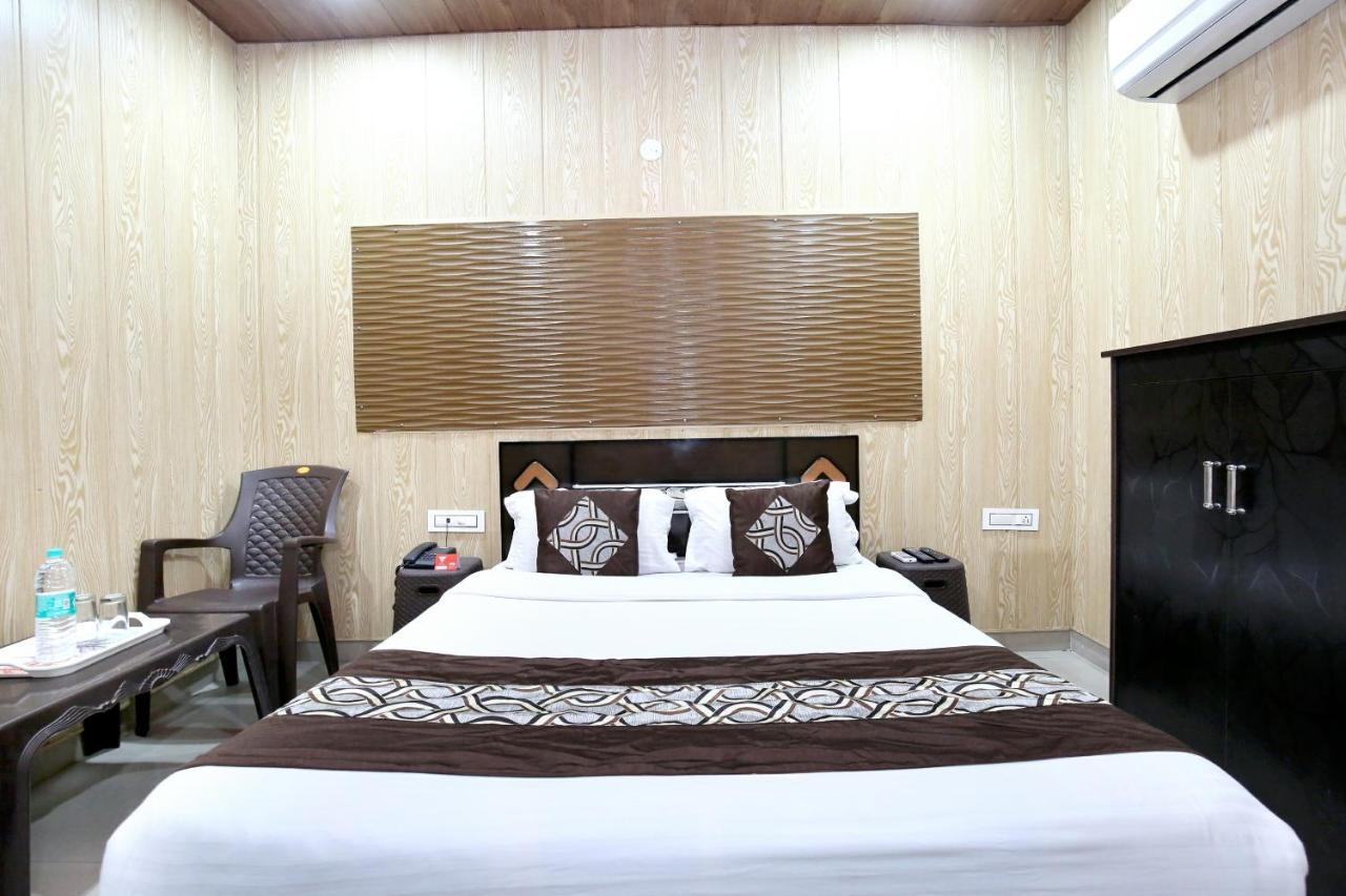 Oyo 8105 Royale Guest House Ludhiana Buitenkant foto