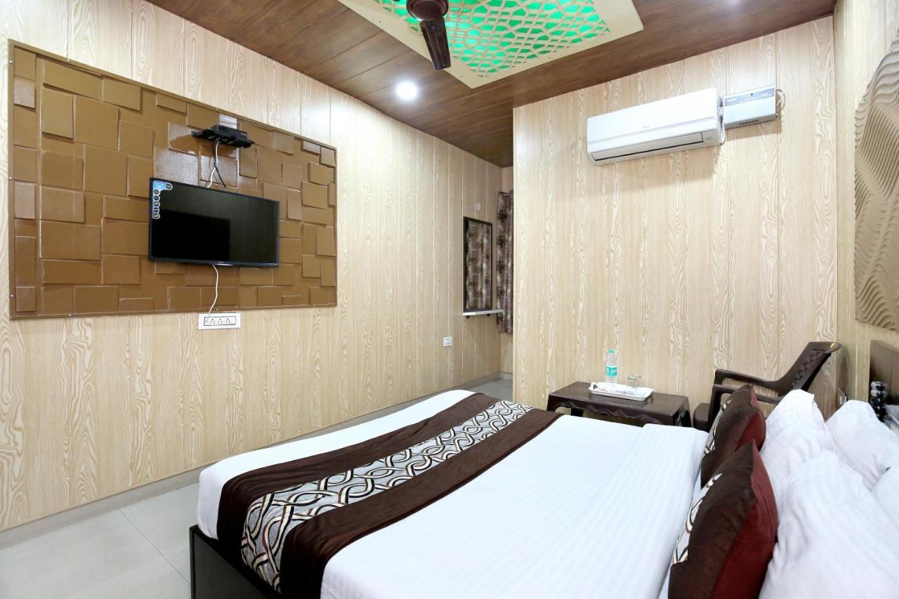 Oyo 8105 Royale Guest House Ludhiana Buitenkant foto