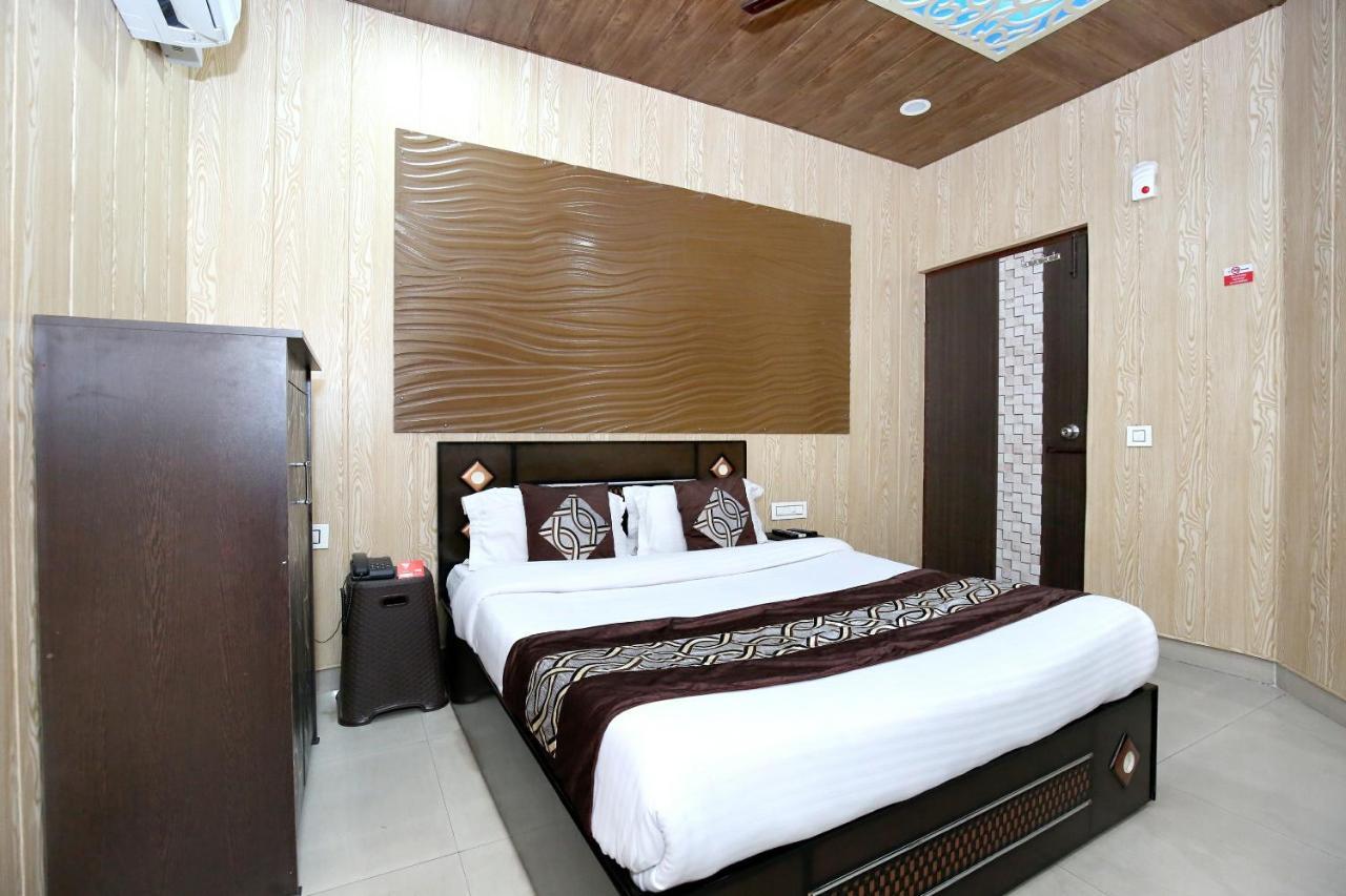 Oyo 8105 Royale Guest House Ludhiana Buitenkant foto