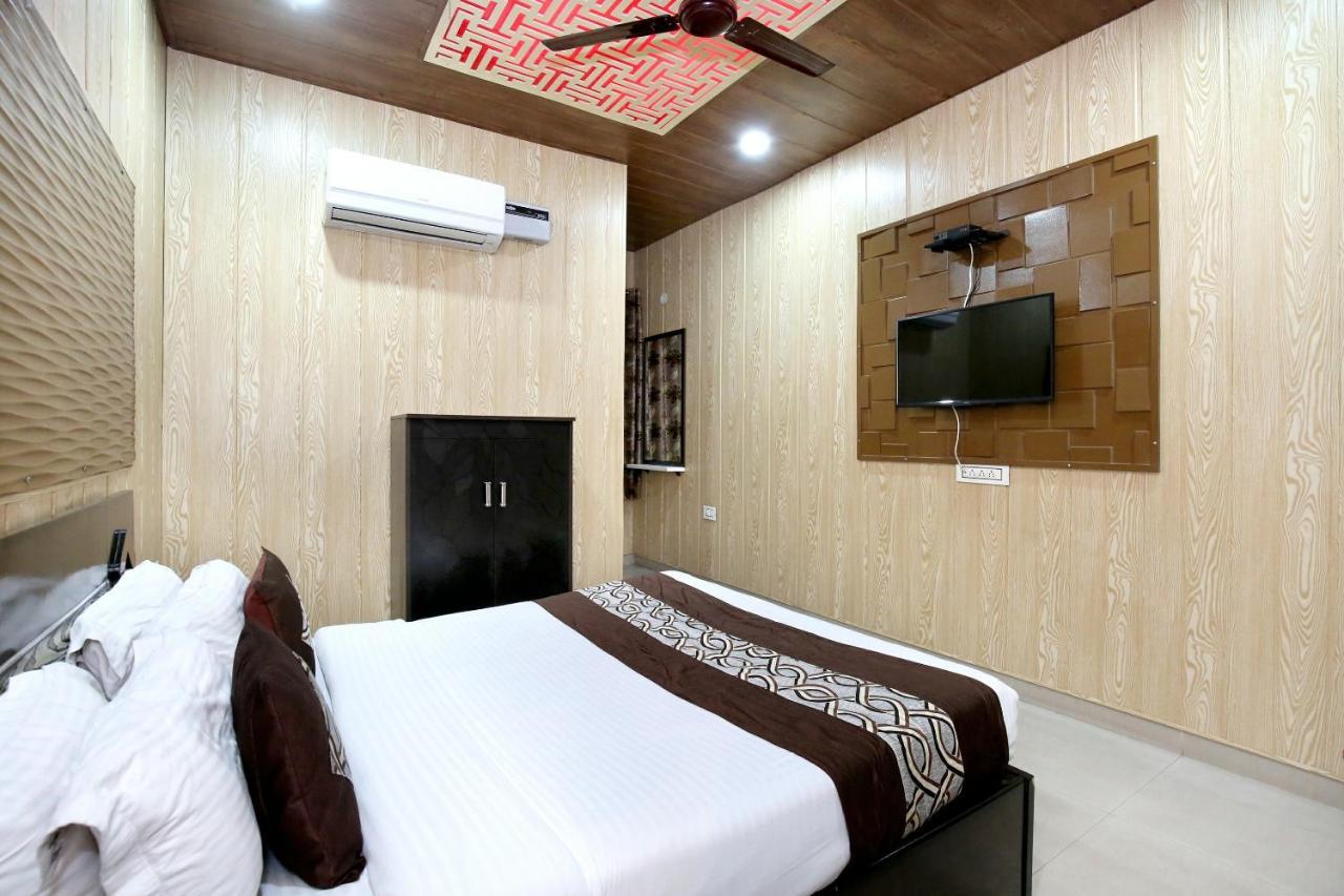 Oyo 8105 Royale Guest House Ludhiana Buitenkant foto