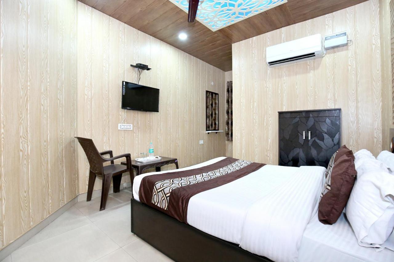 Oyo 8105 Royale Guest House Ludhiana Buitenkant foto