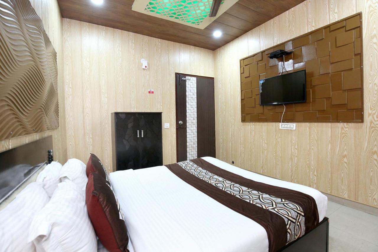 Oyo 8105 Royale Guest House Ludhiana Buitenkant foto