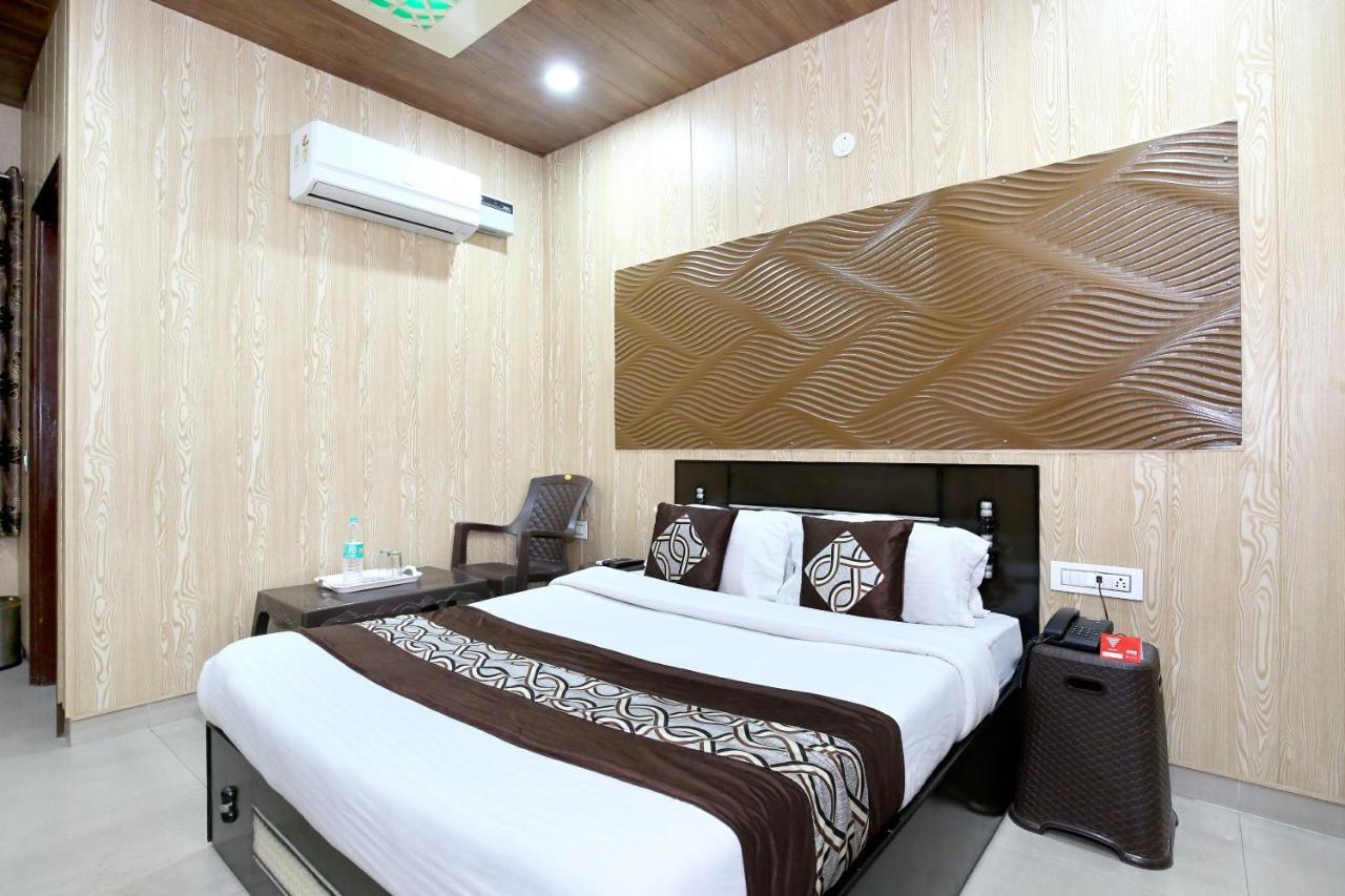 Oyo 8105 Royale Guest House Ludhiana Buitenkant foto