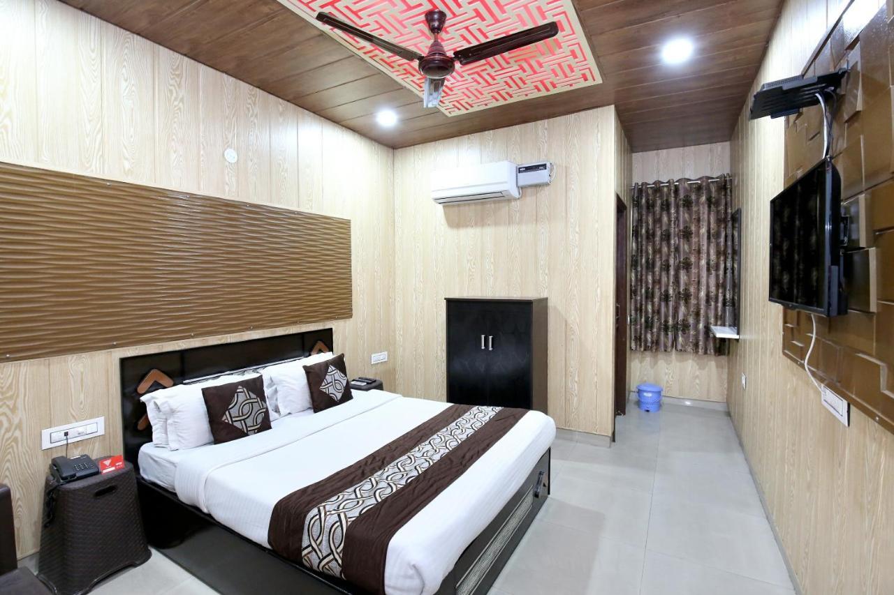 Oyo 8105 Royale Guest House Ludhiana Buitenkant foto