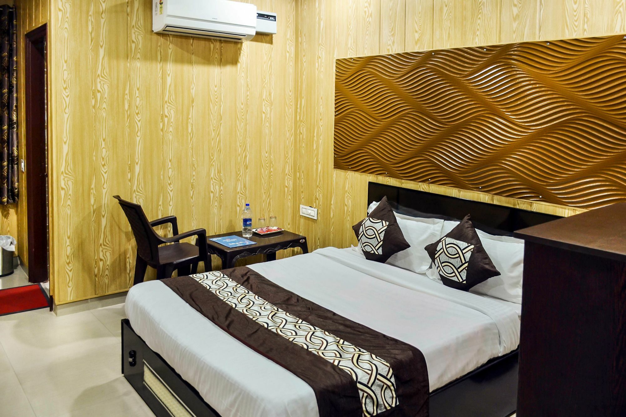 Oyo 8105 Royale Guest House Ludhiana Buitenkant foto